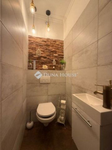 Eladó családi ház, Vecsésen 137.9 M Ft, 4 szobás