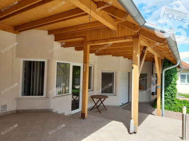 Eladó családi ház, Barcson 107 M Ft, 7 szobás