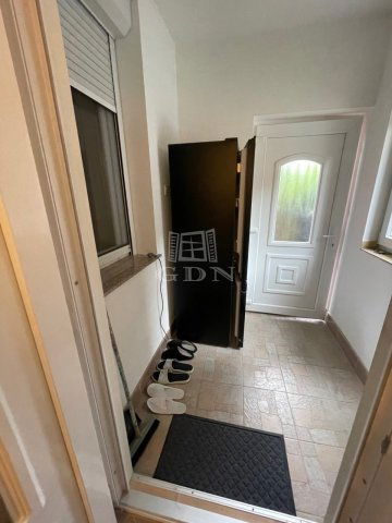 Eladó családi ház, Szegeden 54.9 M Ft, 2 szobás