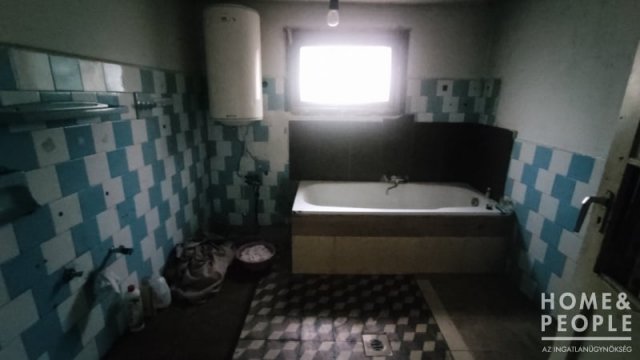 Eladó családi ház, Makón 19 M Ft, 3 szobás