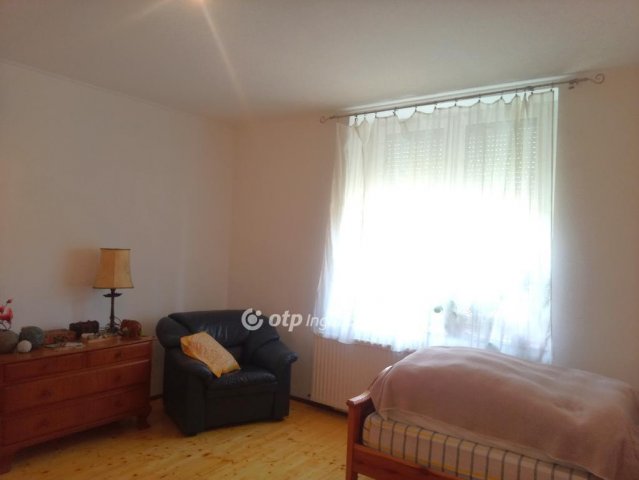 Eladó családi ház, Sásdon 27 M Ft, 2 szobás