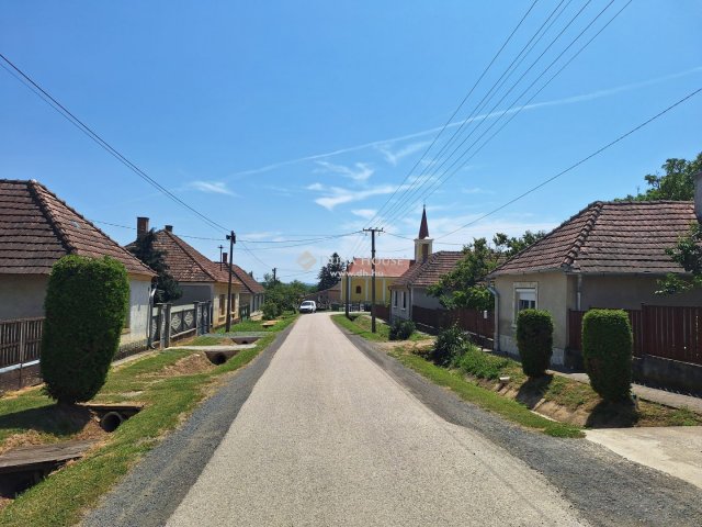 Eladó családi ház, Csehiben 3.9 M Ft, 1 szobás