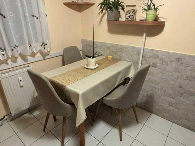 Eladó panellakás, Szolnokon 41.5 M Ft, 2+1 szobás