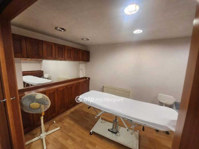 Eladó üzlethelyiség, Budapesten, IV. kerületben 75 M Ft