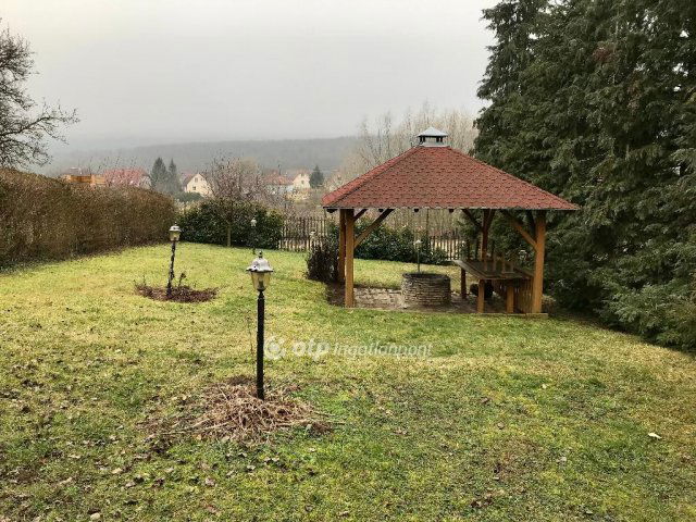 Eladó családi ház, Eplényen 99.99 M Ft, 4+2 szobás