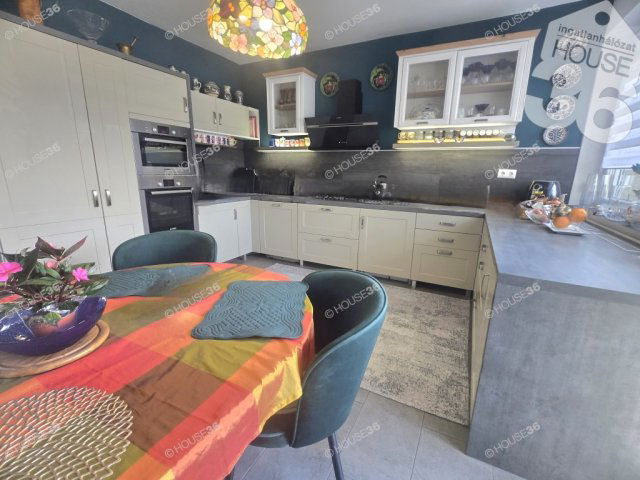 Eladó családi ház, Kecskeméten 134.9 M Ft, 5 szobás