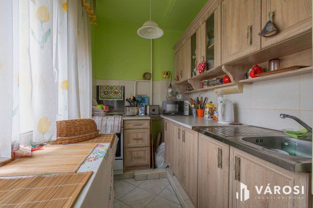 Eladó panellakás, Szegeden 49 M Ft, 2 szobás