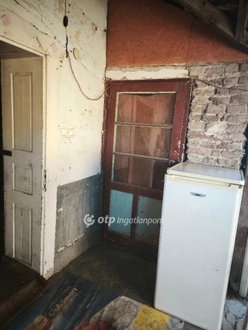 Eladó családi ház, Tiszatenyőn 10 M Ft, 1+1 szobás