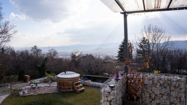 Eladó családi ház, Szentendrén 215 M Ft, 6 szobás