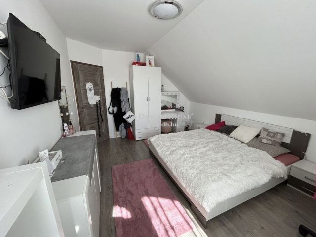 Eladó családi ház, Siklóson 110 M Ft, 6 szobás