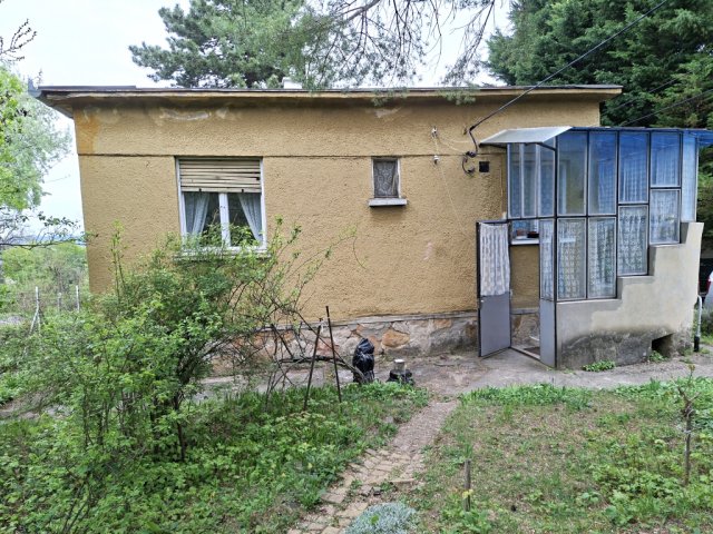Eladó telek, Budapesten, III. kerületben 270 M Ft