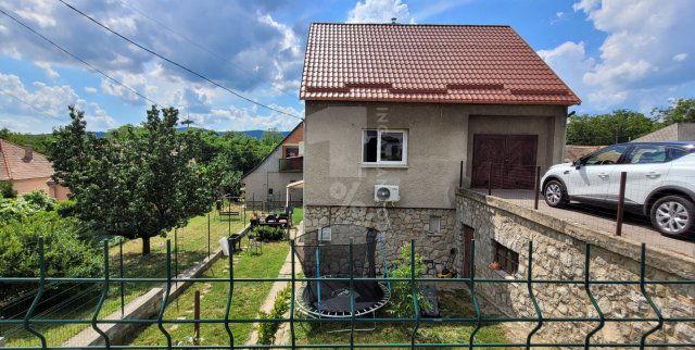 Eladó családi ház, Pécsett 54 M Ft, 4 szobás