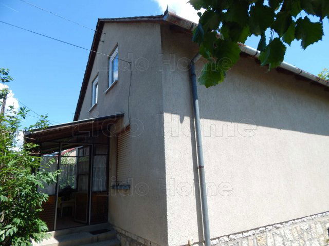 Eladó családi ház, Balatonfüreden 83 M Ft, 16 szobás
