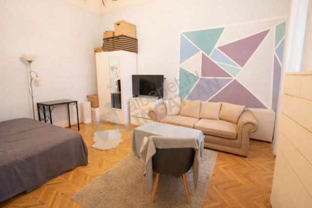 Eladó téglalakás, Budapesten, VIII. kerületben, Pál utcában