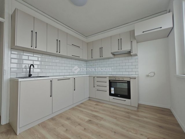 Eladó panellakás, Debrecenben 63.49 M Ft, 3 szobás