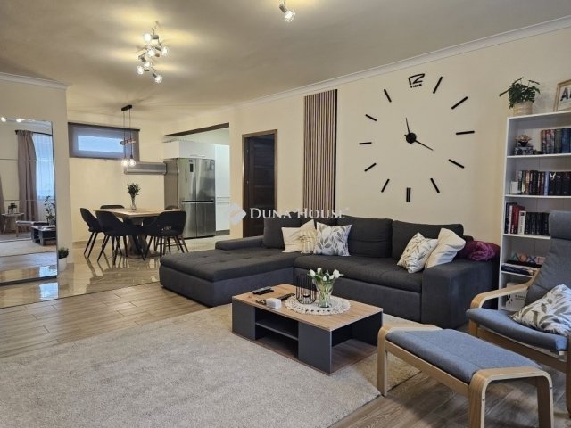 Eladó családi ház, Siklóson 99.9 M Ft, 4 szobás