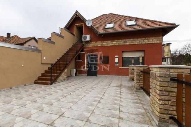 Eladó családi ház, Gödöllőn 134 M Ft, 5+1 szobás