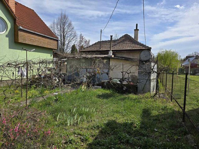 Eladó családi ház, Dunakeszin 51.9 M Ft, 2 szobás