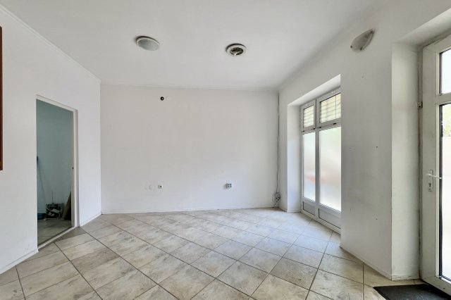 Eladó üzlethelyiség, Nyíregyházán 36 M Ft
