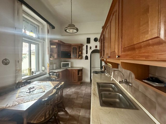 Eladó téglalakás, Keszthelyen 61.9 M Ft, 3 szobás