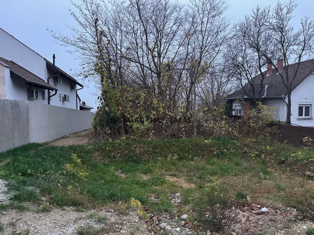 Eladó családi ház, Szadán 119.9 M Ft, 5 szobás