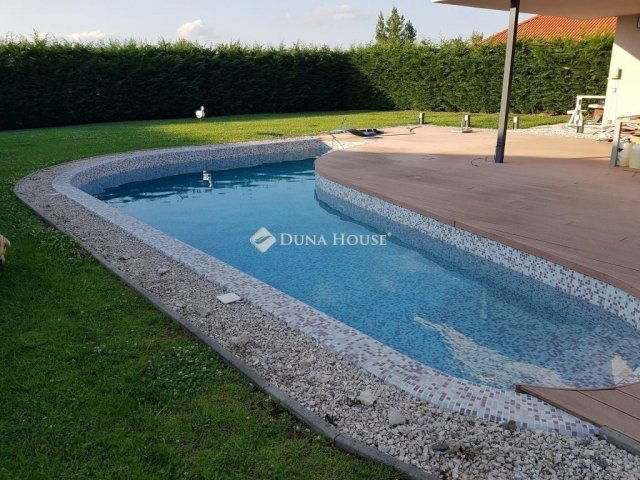 Eladó családi ház, Nagykozáron 119.99 M Ft, 4 szobás