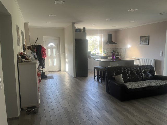 Eladó családi ház, Ajkán 96 M Ft, 3 szobás