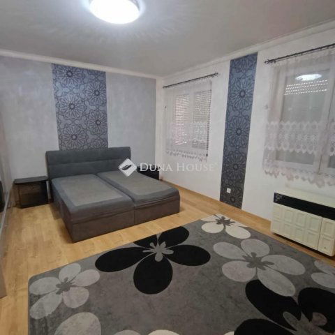 Eladó téglalakás, Kecskeméten 46 M Ft, 3 szobás