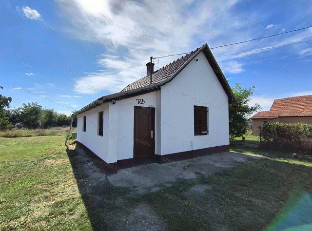 Eladó családi ház, Tiszaroffon 4.9 M Ft, 2 szobás