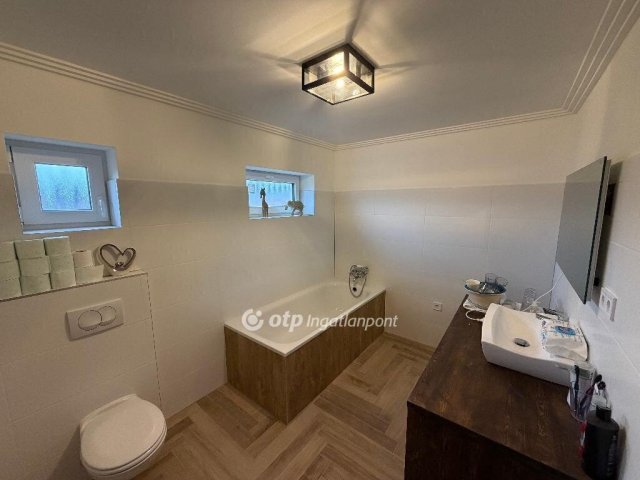 Eladó családi ház, Egerben 94.9 M Ft, 3 szobás