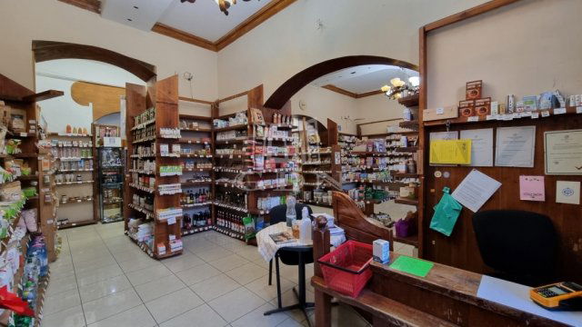 Eladó üzlethelyiség, Székesfehérvárott 74 M Ft