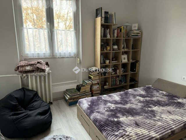 Eladó panellakás, Pécsett 48.9 M Ft, 3 szobás