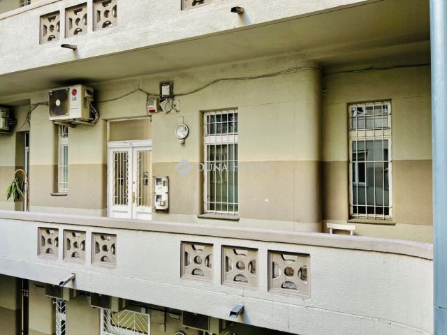 Eladó téglalakás, Budapesten, VII. kerületben, Károly körúton