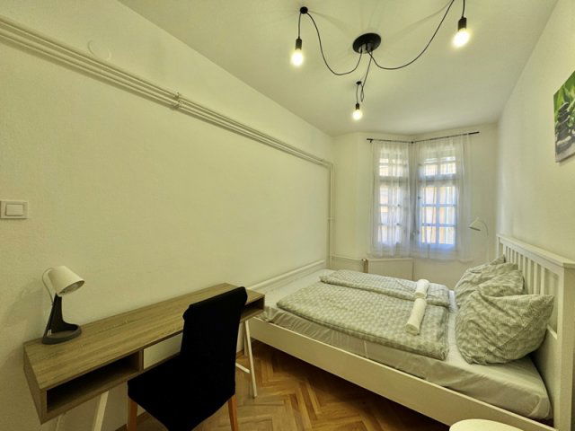 Kiadó téglalakás, albérlet, Pécsett, Mária utcában, 2 szobás