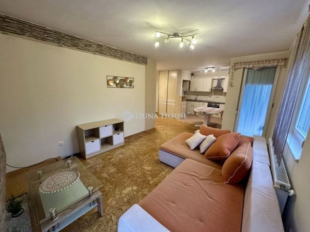 Eladó téglalakás, Debrecenben 95 M Ft, 3 szobás