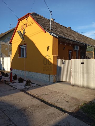 Eladó családi ház, Bátaszéken 64.9 M Ft, 5 szobás