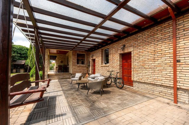 Eladó családi ház, Pápán 164.9 M Ft, 4 szobás