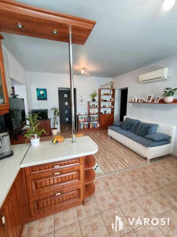 Eladó téglalakás, Mikepércsen 83 M Ft, 4 szobás