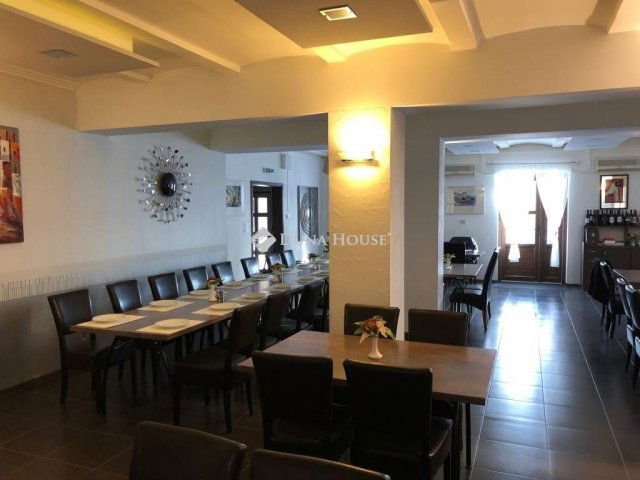 Eladó hotel, Tolnán 590 M Ft, 31 szobás / költözzbe.hu