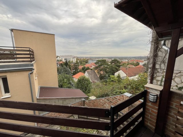 Eladó téglalakás, Pécsett 75 M Ft, 3 szobás