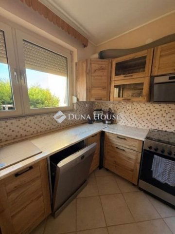 Eladó családi ház, Pécsett 95 M Ft, 2 szobás