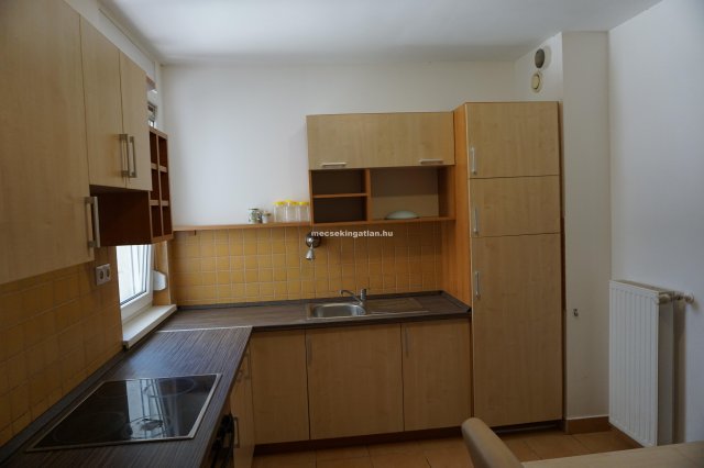 Kiadó téglalakás, albérlet, Pécsett 350 E Ft / hó, 4 szobás