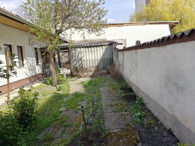 Eladó családi ház, Budapesten, XVIII. kerületben, Baross utcában