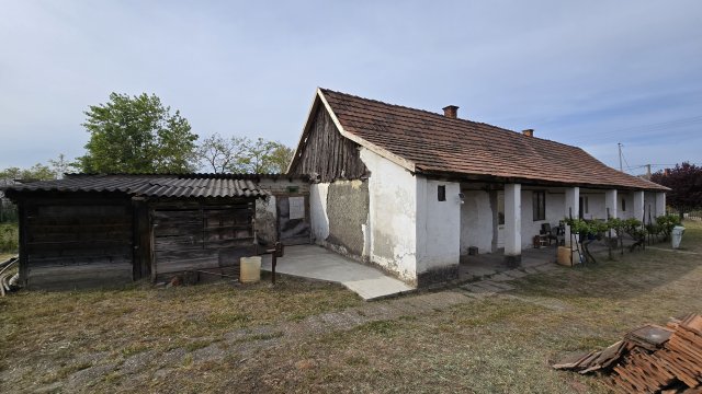 Eladó családi ház, Dunavecsén, Alkotmány utcában 15 M Ft