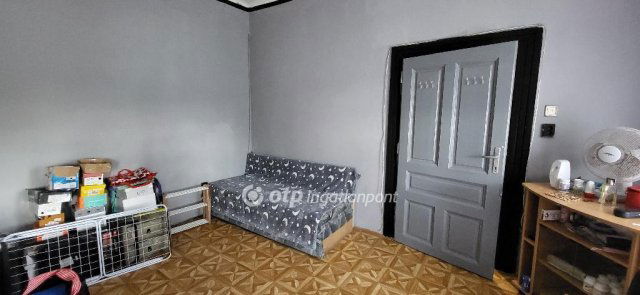 Eladó téglalakás, Győrött 33.99 M Ft, 1 szobás