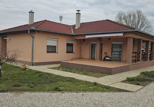 Eladó családi ház, Mikepércsen 99.5 M Ft, 4 szobás