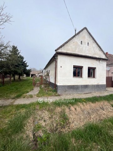 Eladó családi ház, Somlószőlősön 8 M Ft, 2 szobás