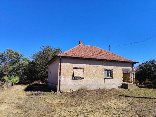 Eladó családi ház, Kenderesen 10 M Ft, 2 szobás