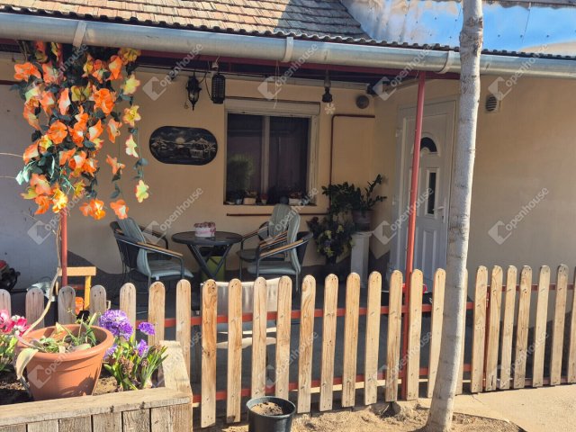 Eladó családi ház, Hajdúsámsonon 35 M Ft, 2 szobás