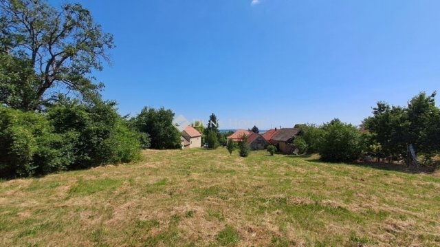 Eladó családi ház, Bakonyán 38.5 M Ft, 2 szobás